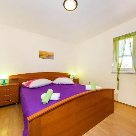 Apartment Nin Beach Nin