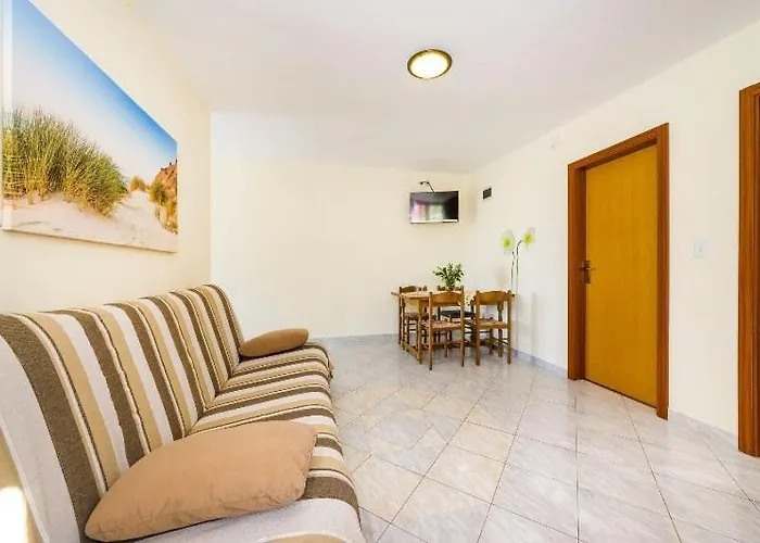 Apartment Nin Beach Nin