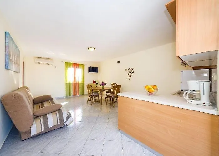 Apartment Nin Beach *