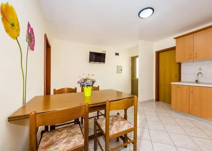 Apartment Nin Beach *