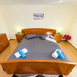 Apartment Nin Beach アパート