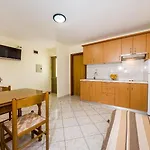 Apartment Nin Beach 아파트 닌