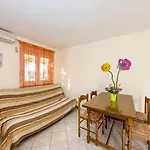 Apartment Nin Beach