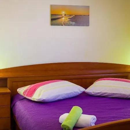 Апартаменты Apartment Nin Beach