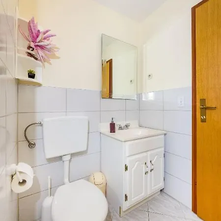 Apartment Nin Beach * Нин