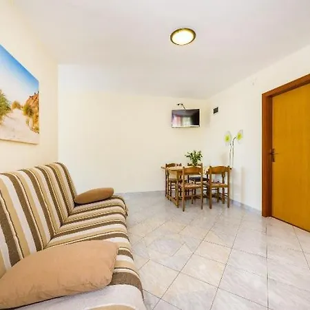 Apartment Nin Beach Nin