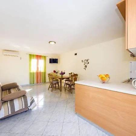 Apartment Nin Beach *
