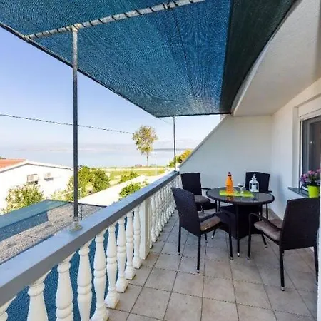 Apartment Nin Beach