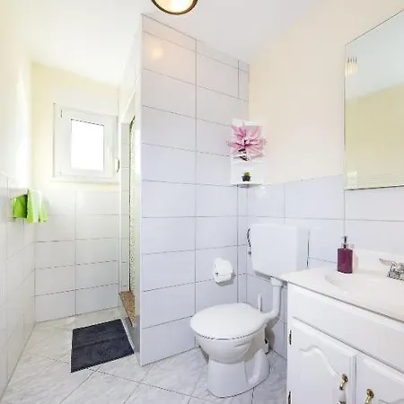 Apartment Nin Beach * Нин