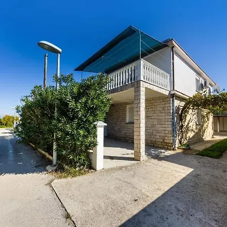 Apartment Nin Beach