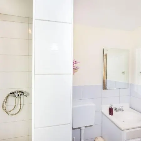 Apartment Nin Beach *