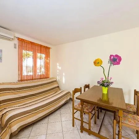 Apartment Nin Beach