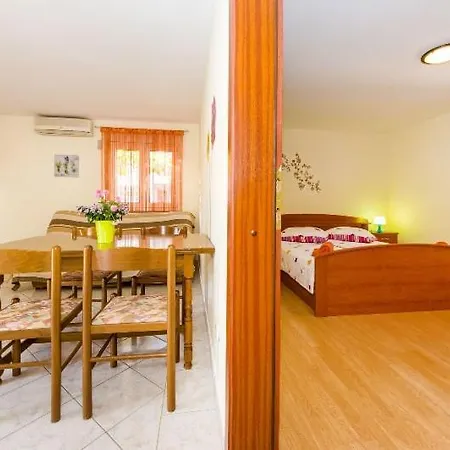 Apartment Nin Beach * Нин