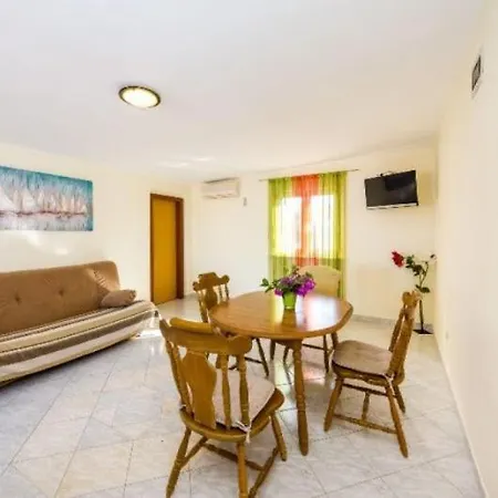 Apartment Nin Beach * Нин