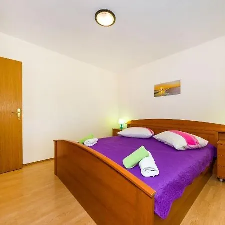 Apartment Nin Beach *