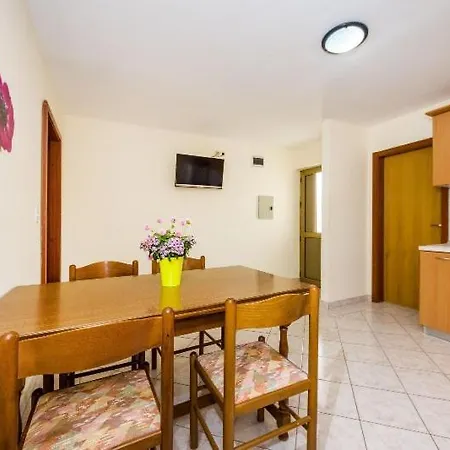 Apartment Nin Beach *