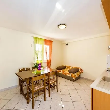 Апартаменты Apartment Nin Beach
