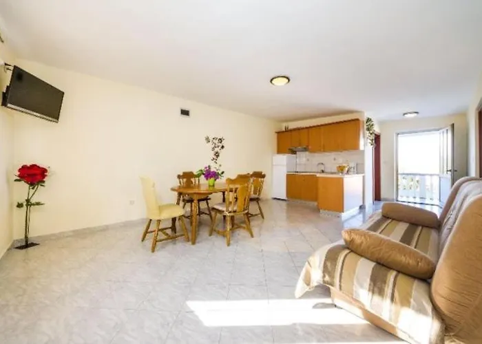 Apartment Nin Beach