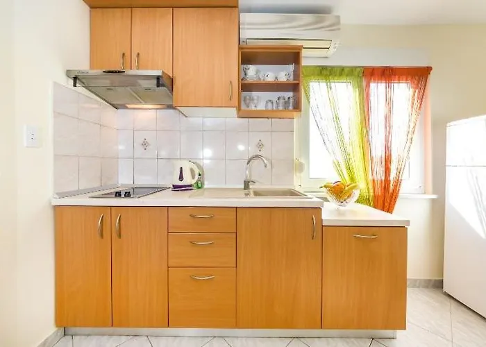Apartment Nin Beach