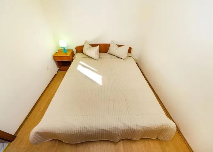 Apartment Nin Beach