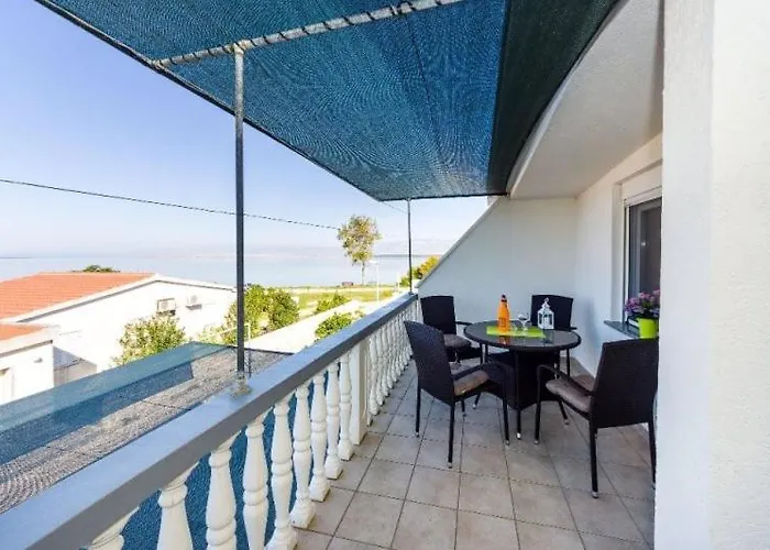 Apartment Nin Beach