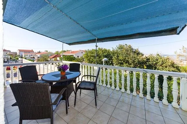 Apartment Nin Beach *