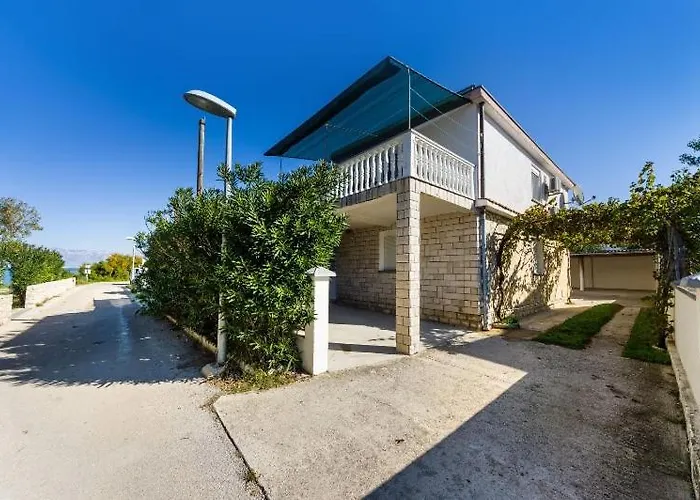 Apartment Nin Beach
