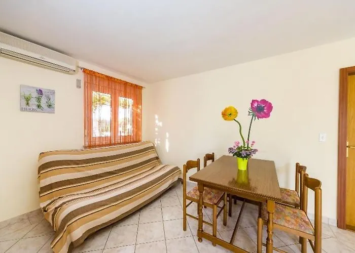 Apartment Nin Beach