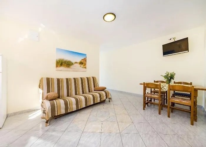 Apartment Nin Beach Apartman